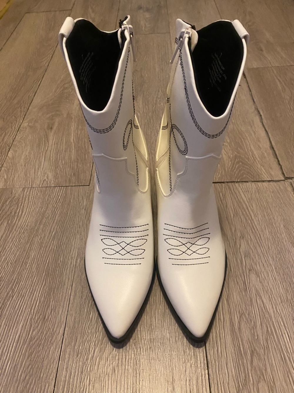 Universal Thread White Pointed Toe Western Ankle Boots